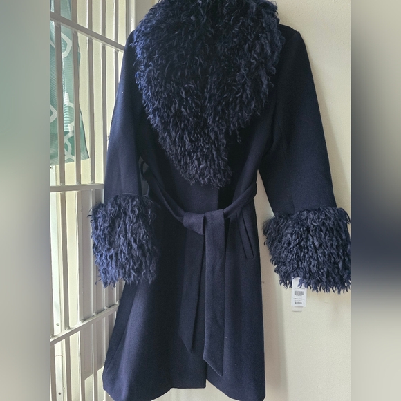 Elegant Navy Women's Coat with Faux Curly Sheep Fur Trim - Picture 4 of 9